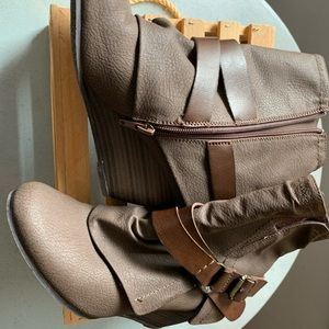 Like new Blowfish brown wedge ankle booties size 8